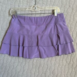 Lululemon tennis skirt gently worn; size 8